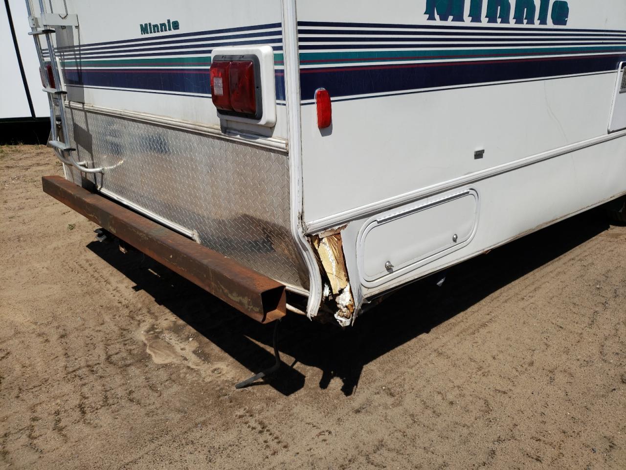 1997 Ford Econoline E450 Super Duty Cutaway Van Rv VIN: 1FDLE40S4VHA75490 Lot: 55633885
