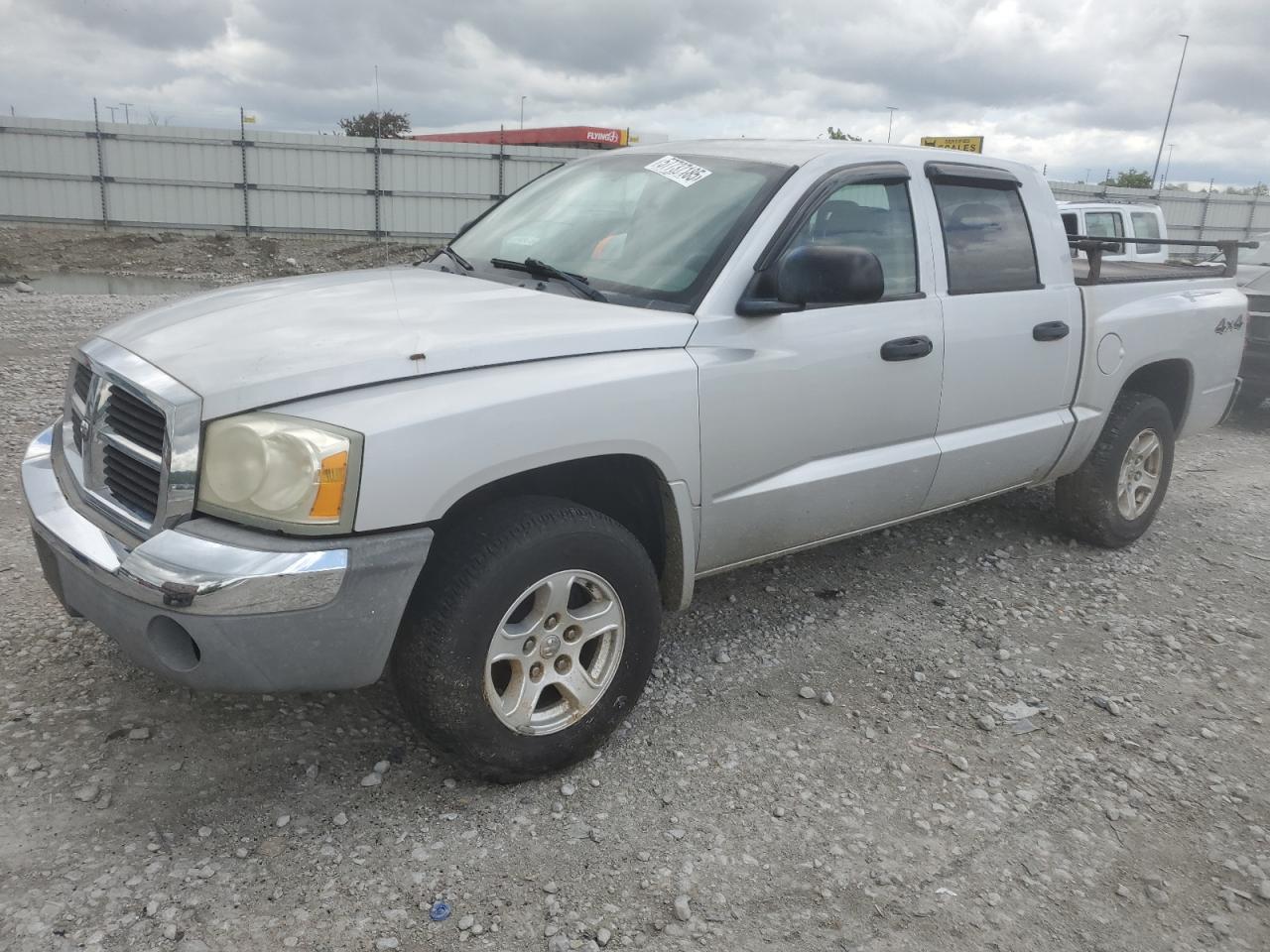2005 Dodge Dakota Quad Slt for Sale in Cahokia Heights, IL - Minor Dent/Scratches