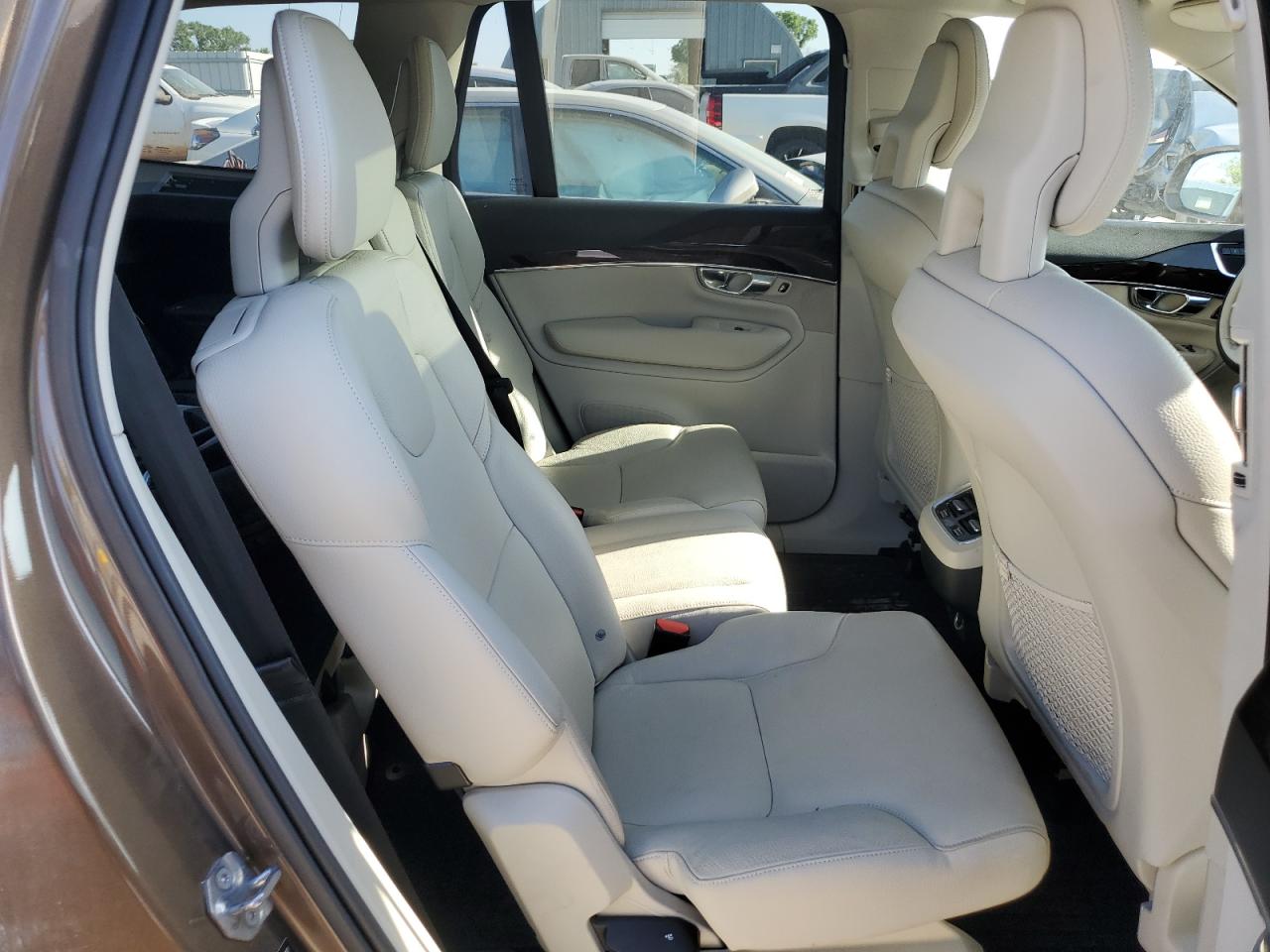 2016 Volvo Xc90 T6 VIN: YV4A22PK0G1070827 Lot: 56621275