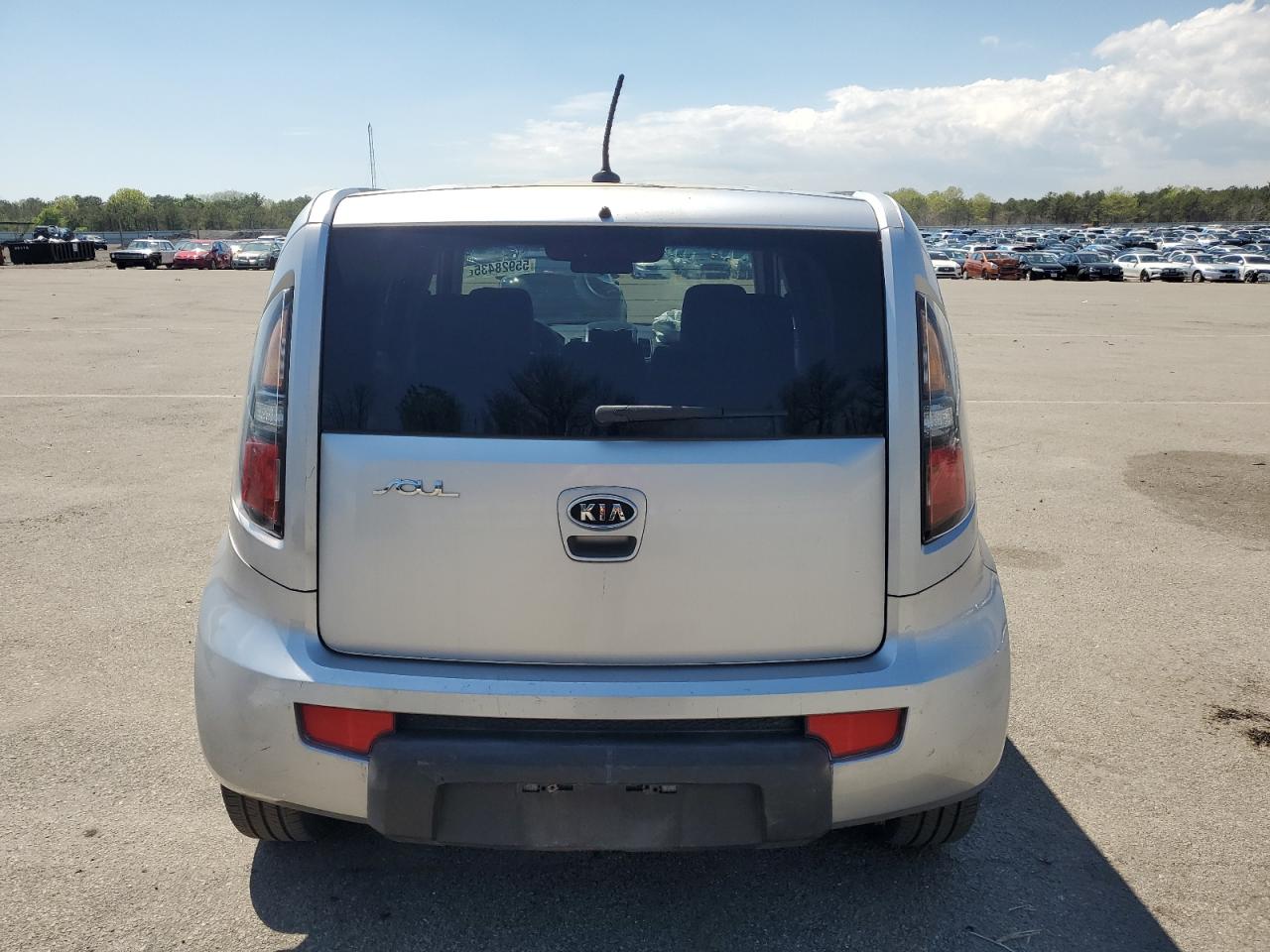 2011 Kia Soul + VIN: KNDJT2A28B7706313 Lot: 55928435