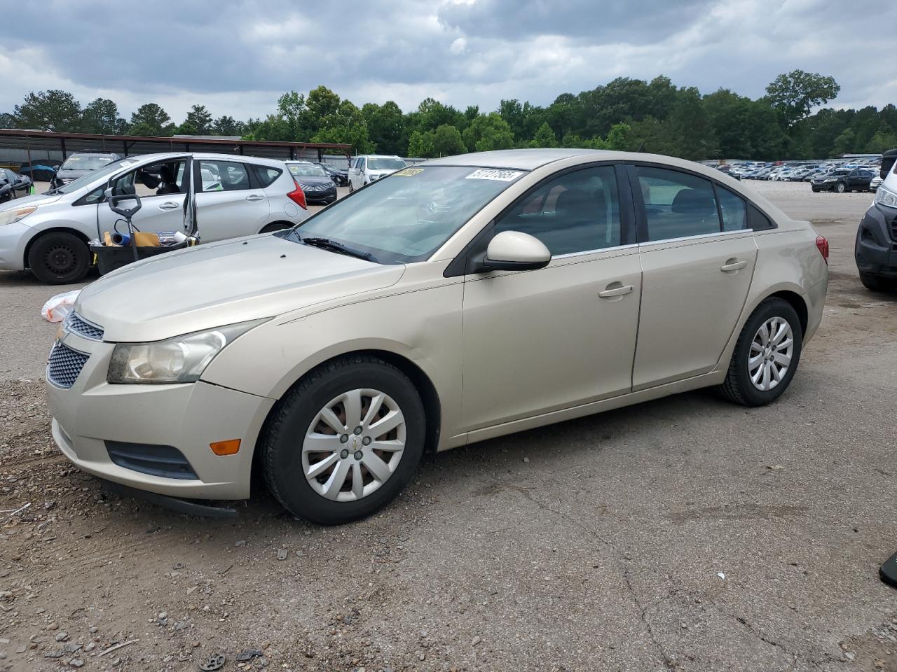 2011 Chevrolet Cruze Lt for Sale in Florence, MS - Front End