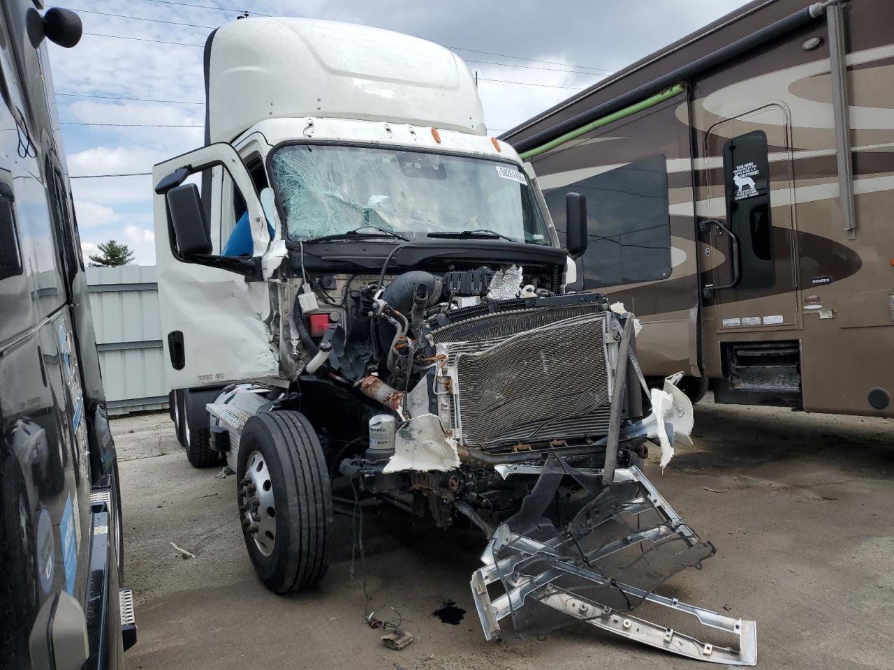 2020 Freightliner Castadia 116 Semi Truck for Sale in Fort Wayne, IN - Front End