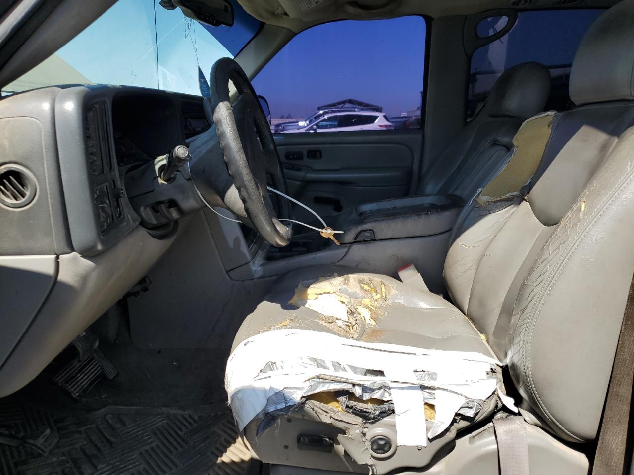 2005 Chevrolet Suburban C2500 VIN: 1GNGC26UX5R163664 Lot: 56362025