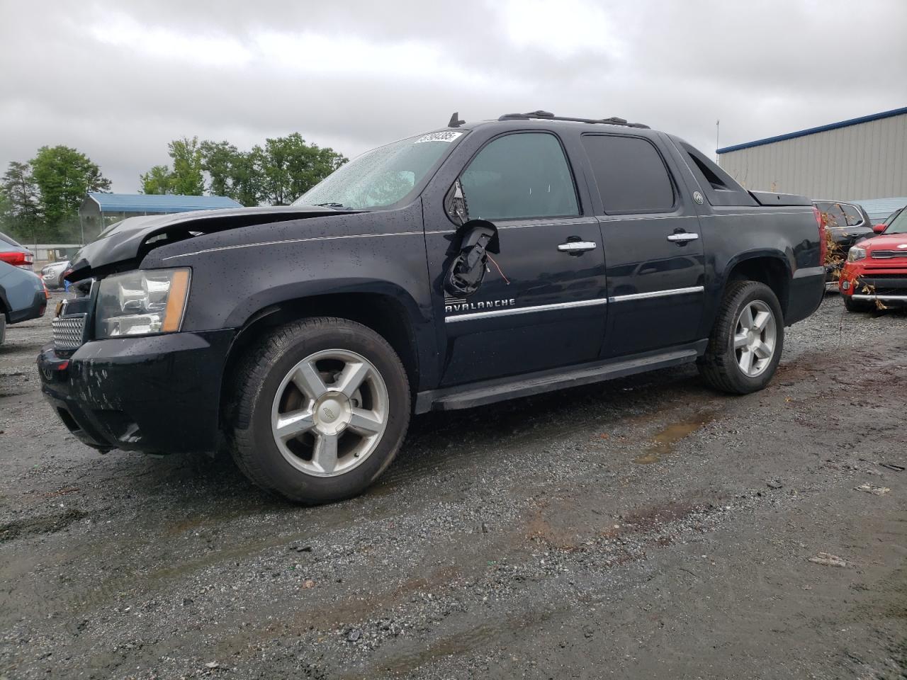 2013 Chevrolet Avalanche Ltz for Sale in Spartanburg, SC - Front End