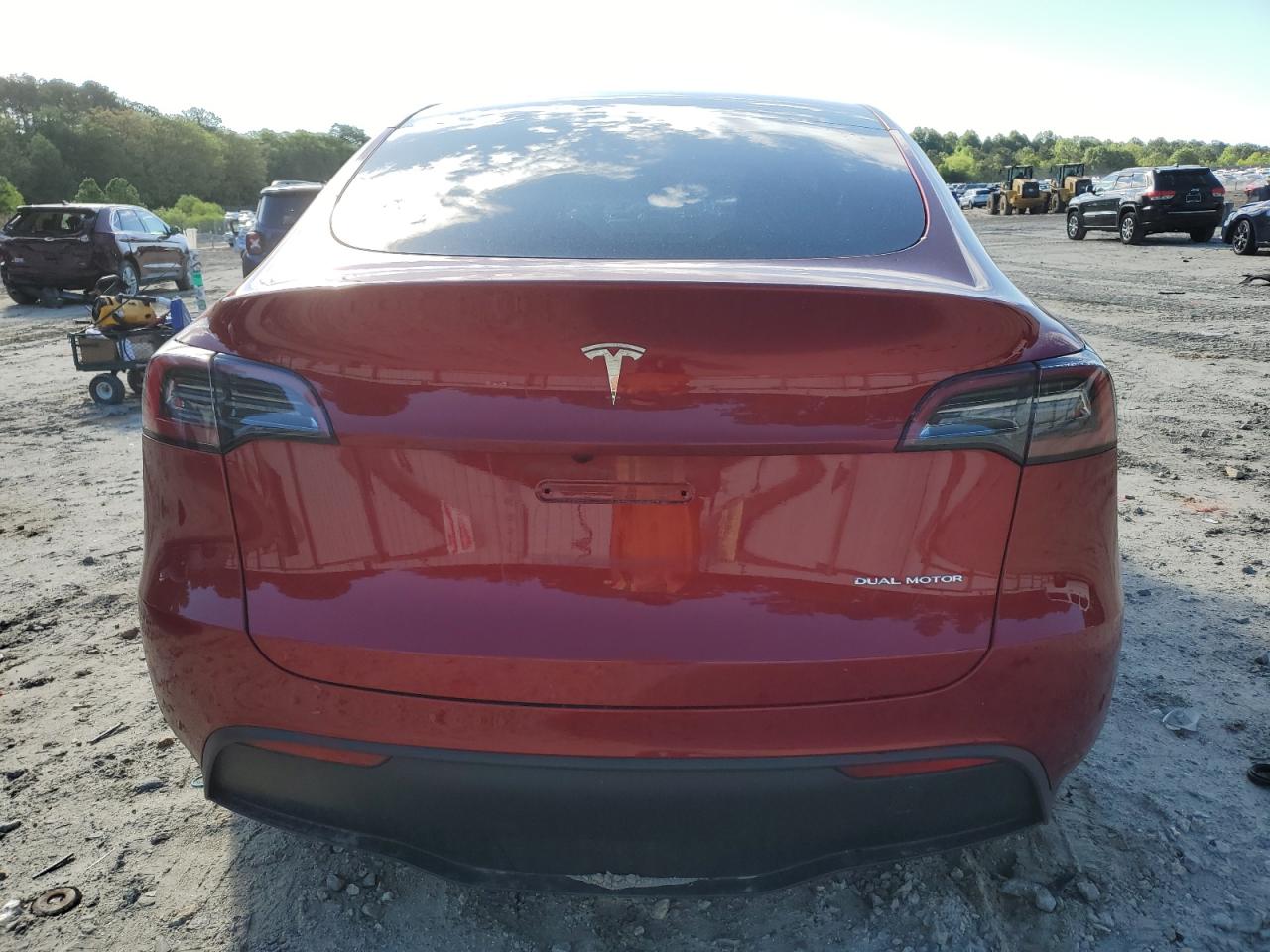 2024 Tesla Model Y VIN: 7SAYGDEE6RA318973 Lot: 55586435