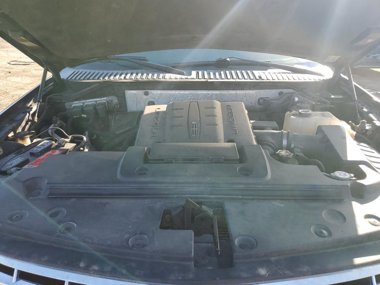 2011 Lincoln Navigator L VIN: 5LMJJ3J5XBEJ04989 Lot: 56669395