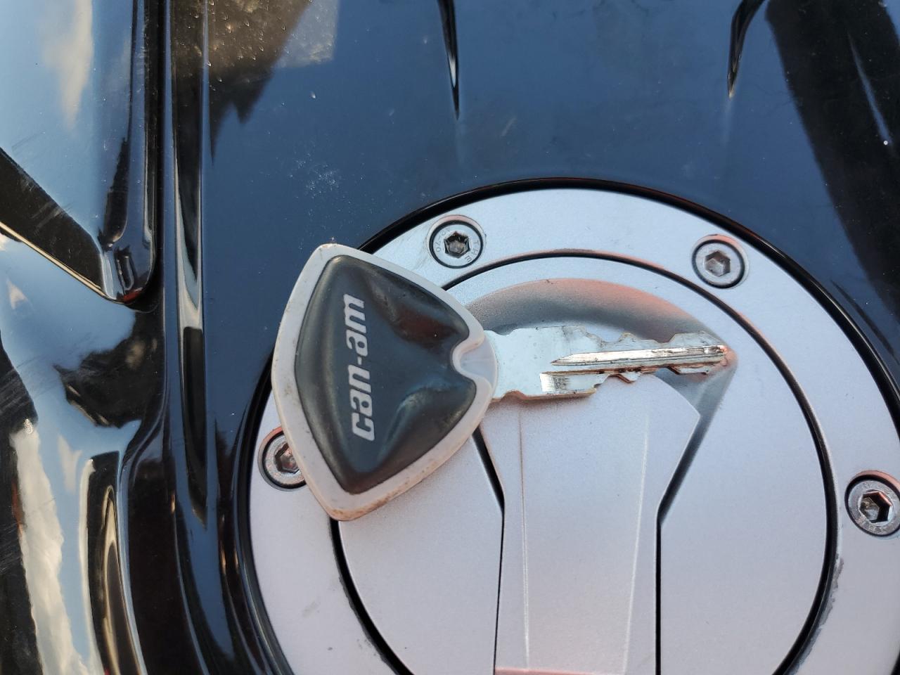 CAN-AM SPYDER 2018 VIN 2BXRDDE20JV000642 photo 8