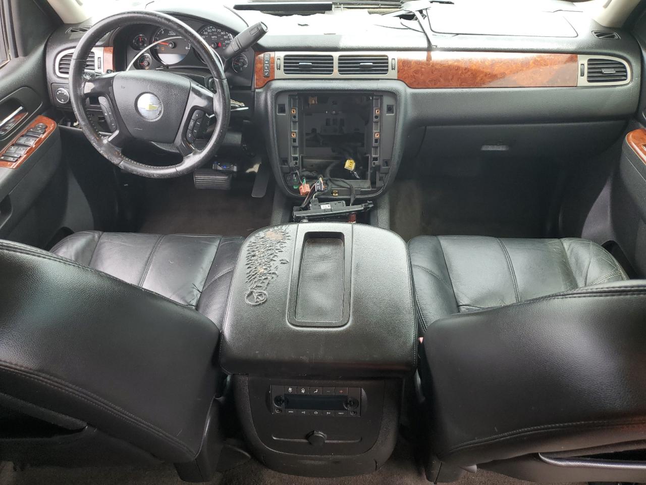 2010 Chevrolet Suburban C1500 Lt VIN: 1GNUCJE02AR229968 Lot: 56762975