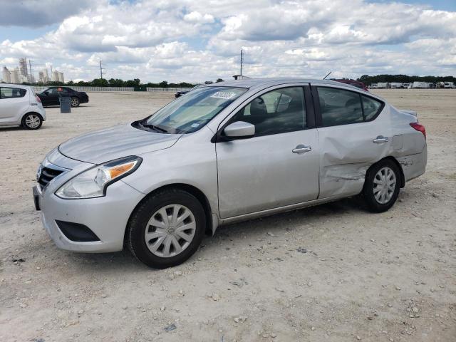  NISSAN VERSA 2018 Srebrny
