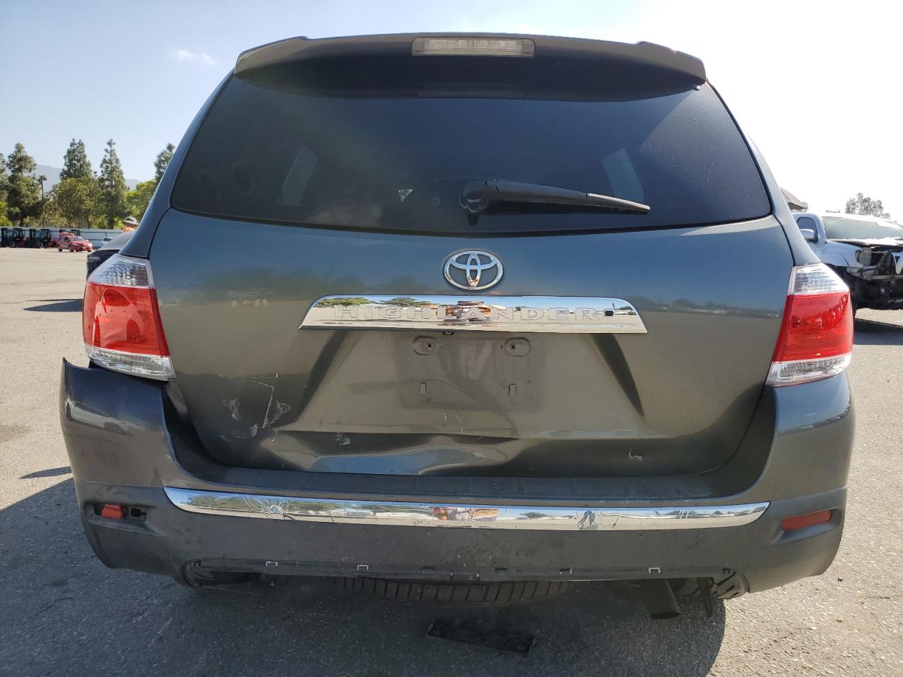 2011 Toyota Highlander Base VIN: 5TDZK3EH9BS040739 Lot: 57082695
