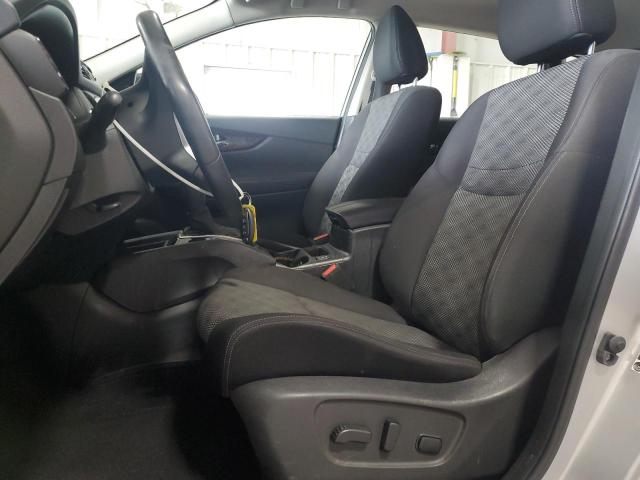  NISSAN ROGUE 2017 Srebrny
