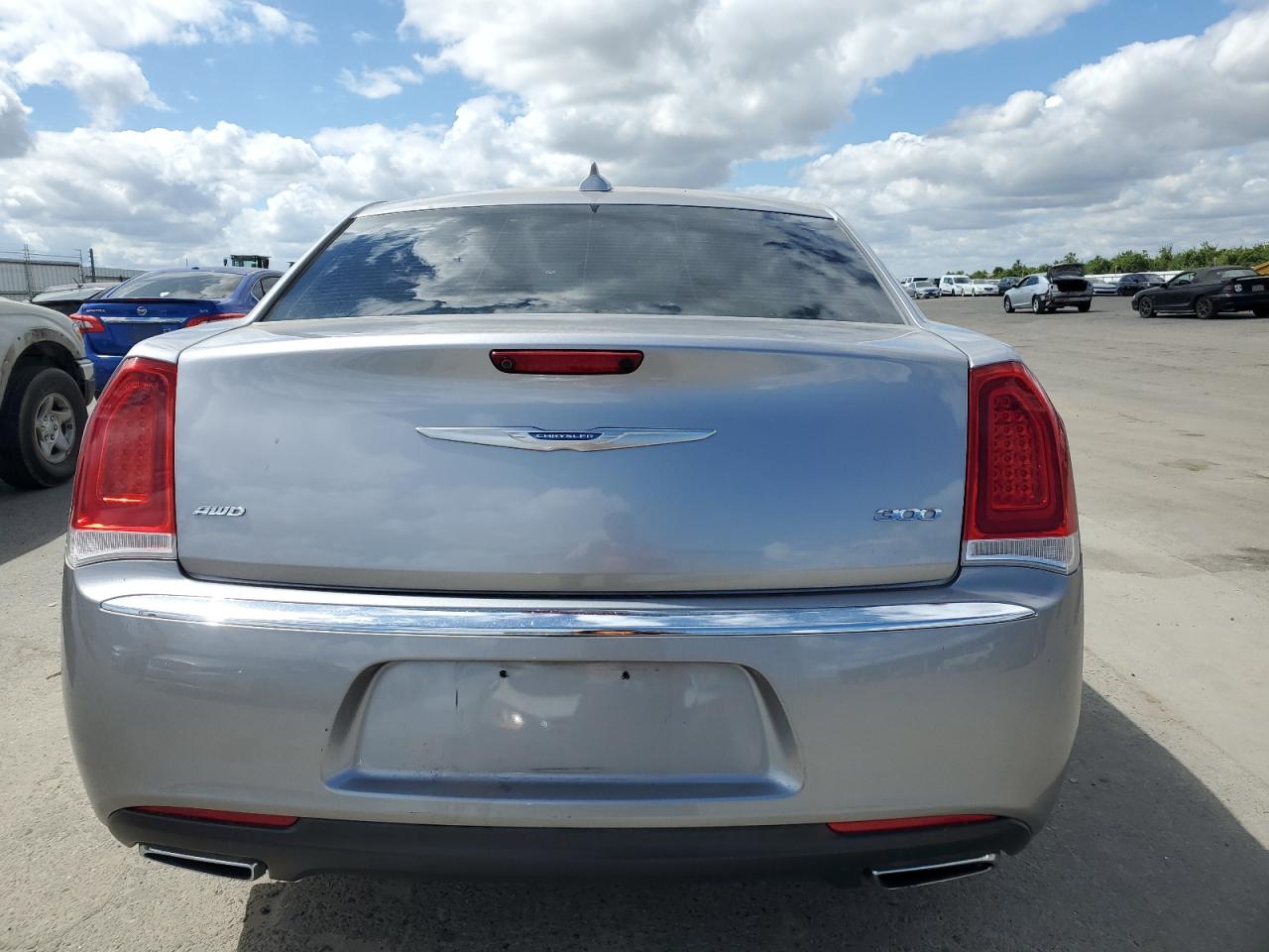 2018 Chrysler 300 Limited VIN: 2C3CCAKG0JH250411 Lot: 56194675