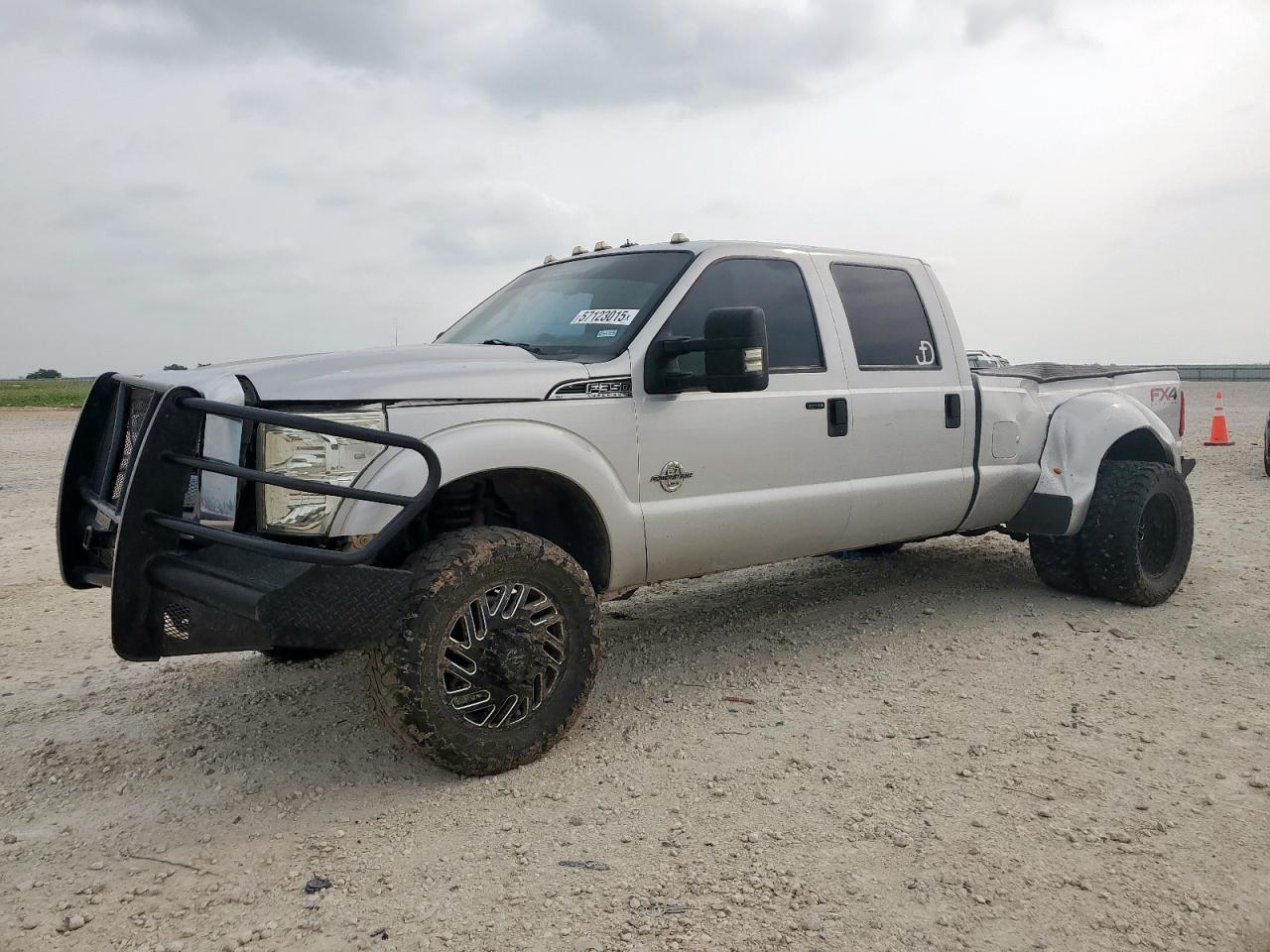 2013 Ford F350 Super Duty for Sale in Taylor, TX - Rollover
