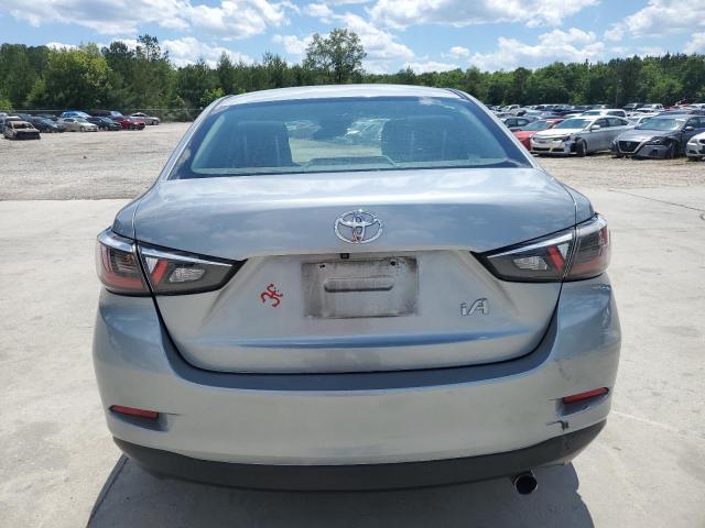 Седаны TOYOTA YARIS 2017 Серебристый