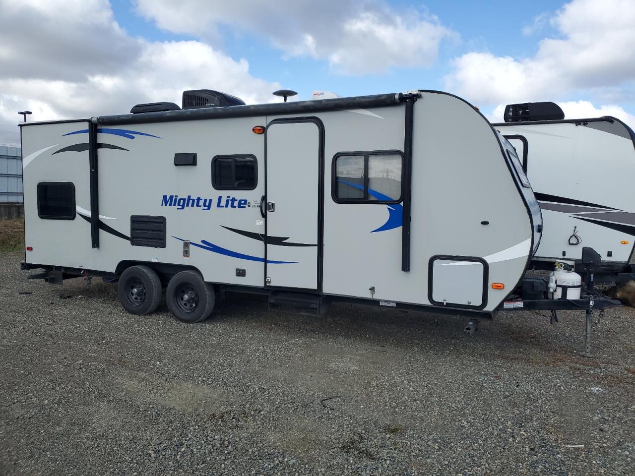 2016 Camp 5Th Wheel for Sale in Antelope, CA - Minor Dent/Scratches