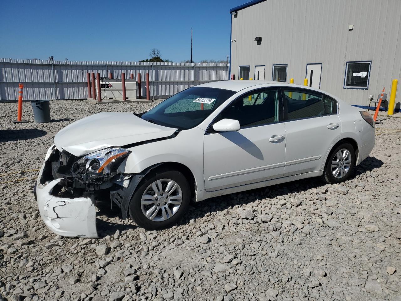 2011 Nissan Altima Base zu verkaufen in Appleton, WI - Front End