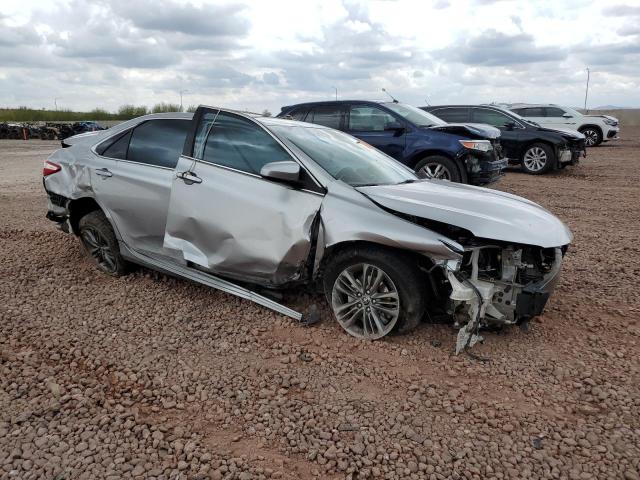 Седани TOYOTA CAMRY 2015 Сріблястий