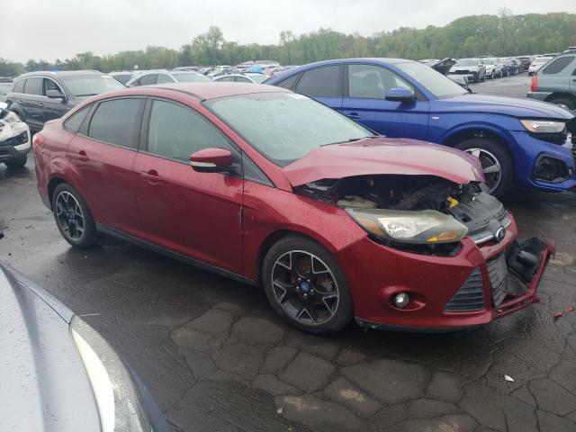 Sedans FORD FOCUS 2013 Czerwony