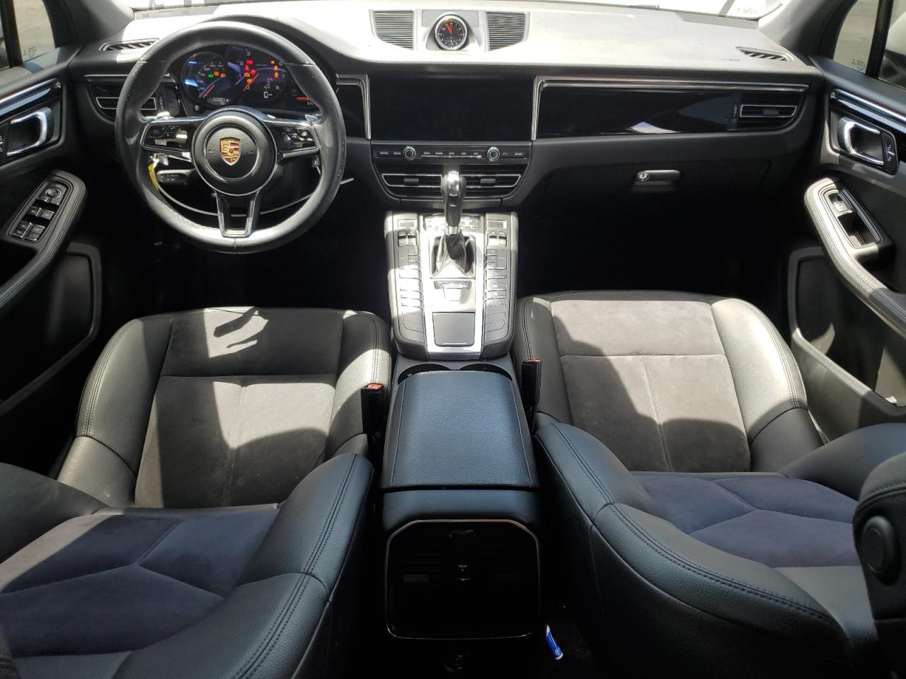 2020 Porsche Macan VIN: WP1AA2A55LLB01916 Lot: 55700165