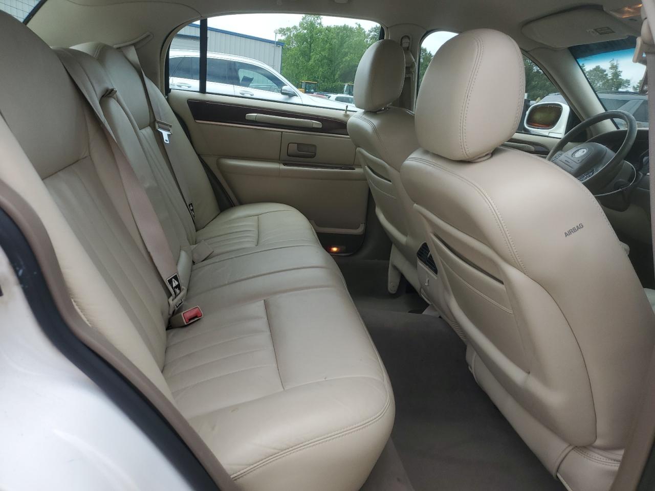 2004 Lincoln Town Car Executive VIN: 1LNHM81W24Y607951 Lot: 57070295