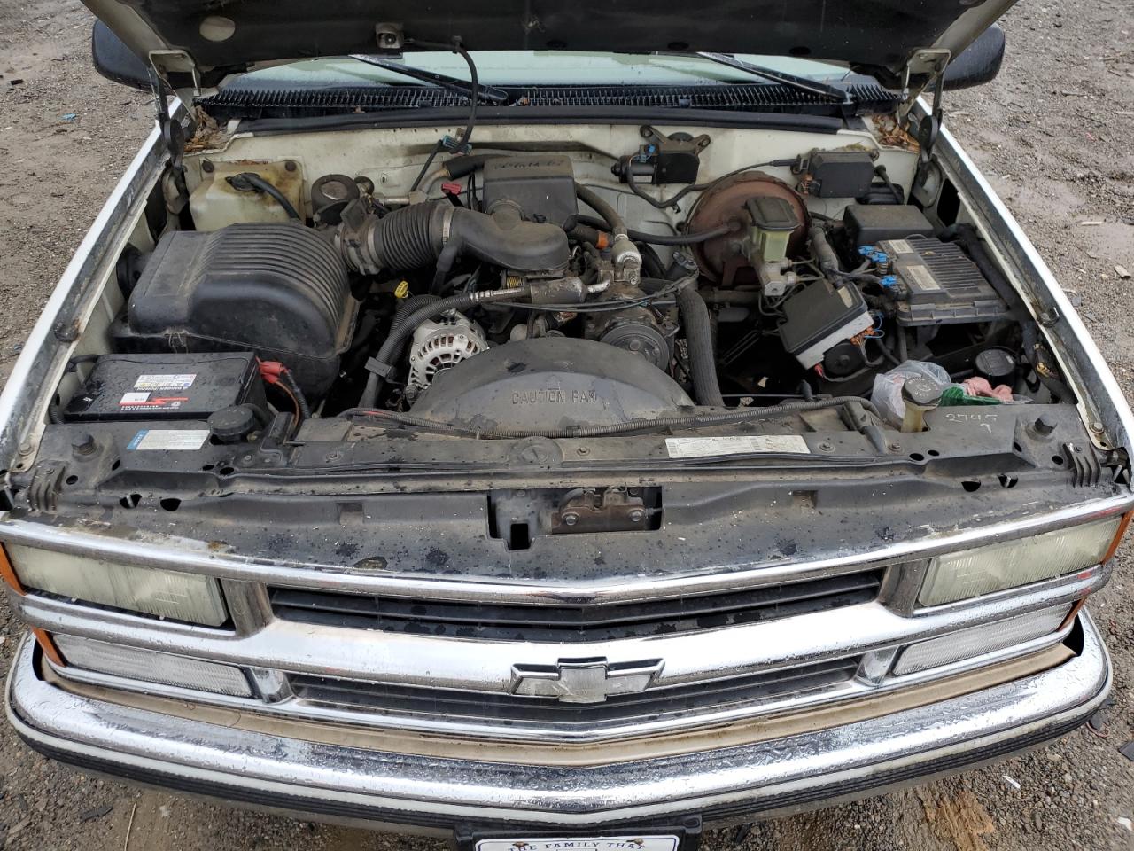 1997 Chevrolet Suburban C1500 VIN: 1GNEC16R9VJ383082 Lot: 55621515