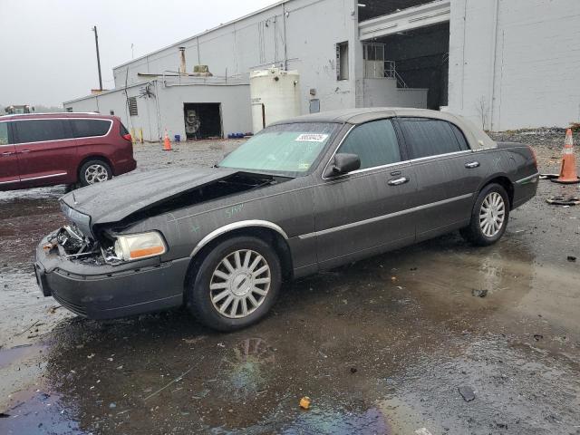 2005 Lincoln Town Car Signature
