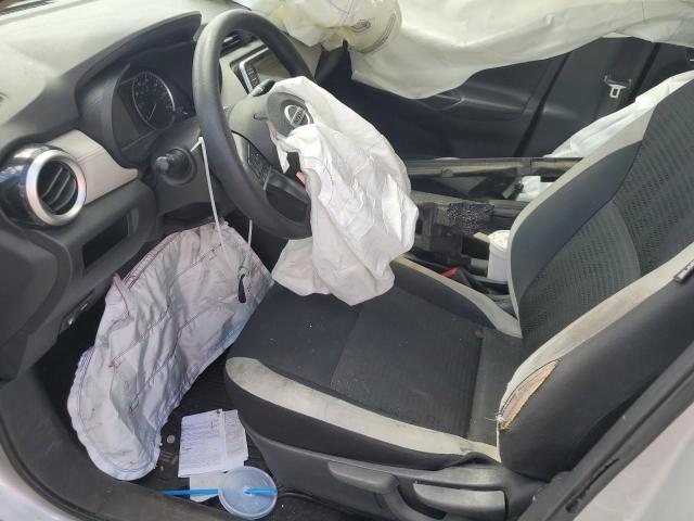  NISSAN VERSA 2020 Srebrny