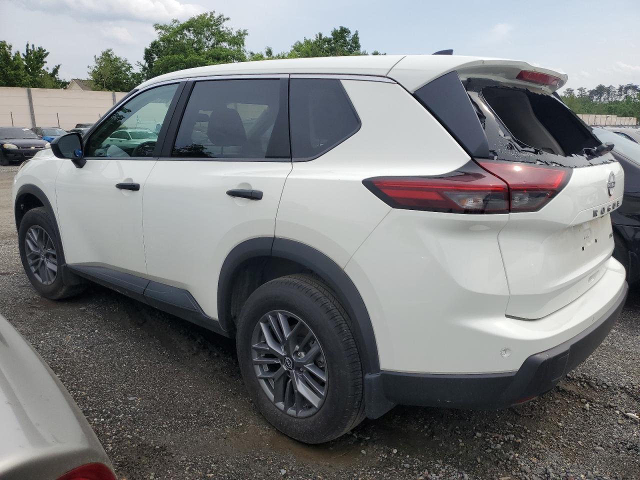2024 Nissan Rogue - Image 2