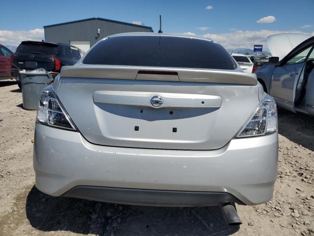  NISSAN VERSA 2017 Сріблястий