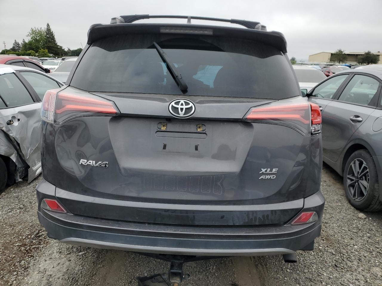 2017 Toyota Rav4 Xle VIN: 2T3RFREVXHW565782 Lot: 58193685