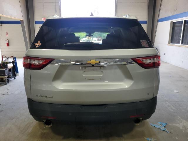  CHEVROLET TRAVERSE 2018 Srebrny