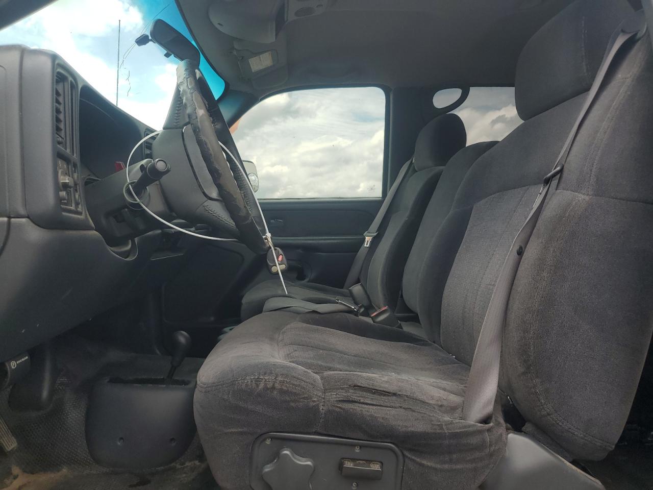 2001 Chevrolet Silverado K2500 Heavy Duty VIN: 1GCHK23U81F104273 Lot: 55800415