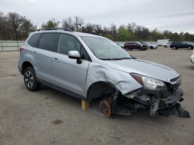  SUBARU FORESTER 2018 Srebrny