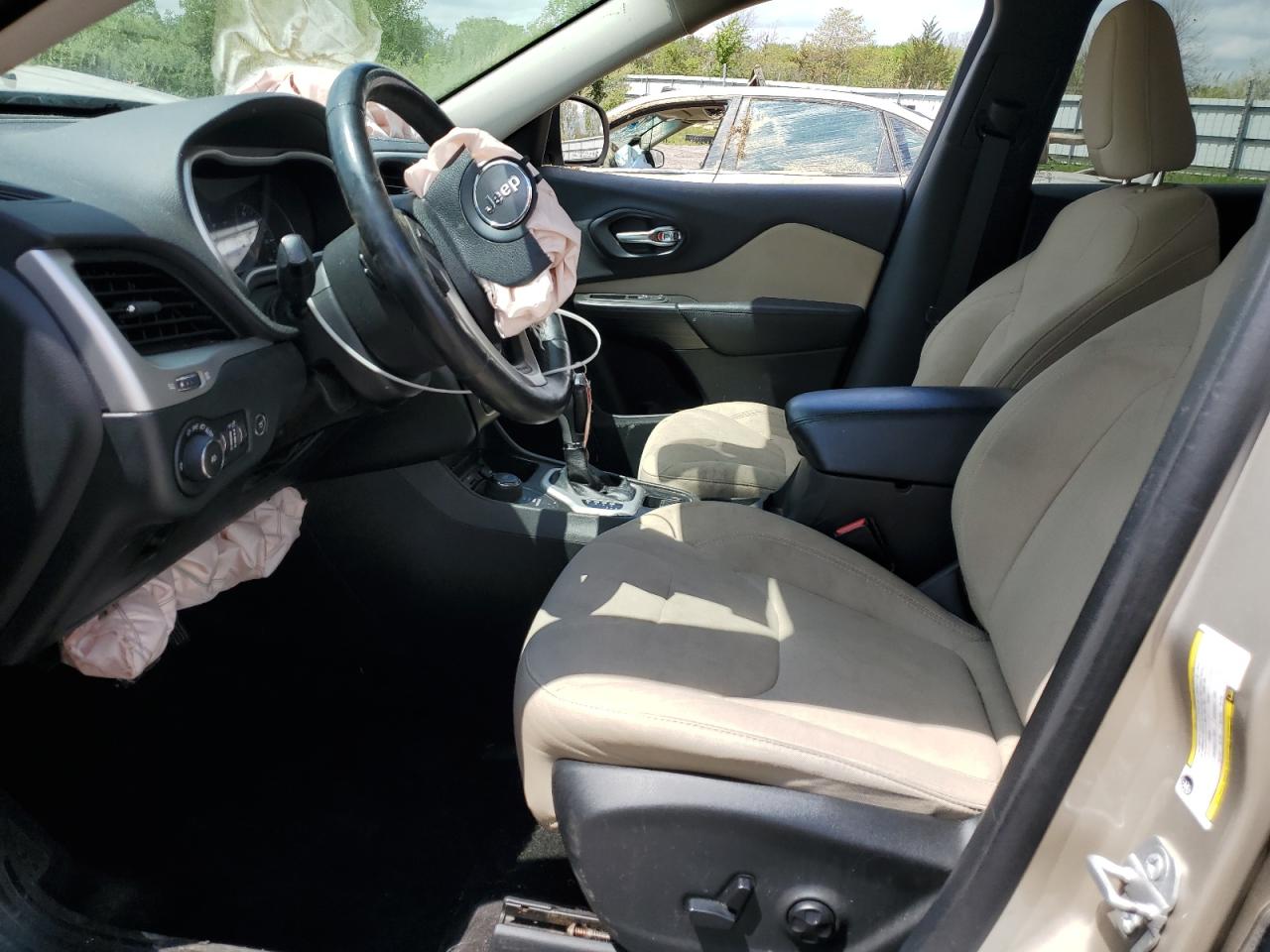 2015 Jeep Cherokee Latitude VIN: 1C4PJMCB9FW538816 Lot: 57217245