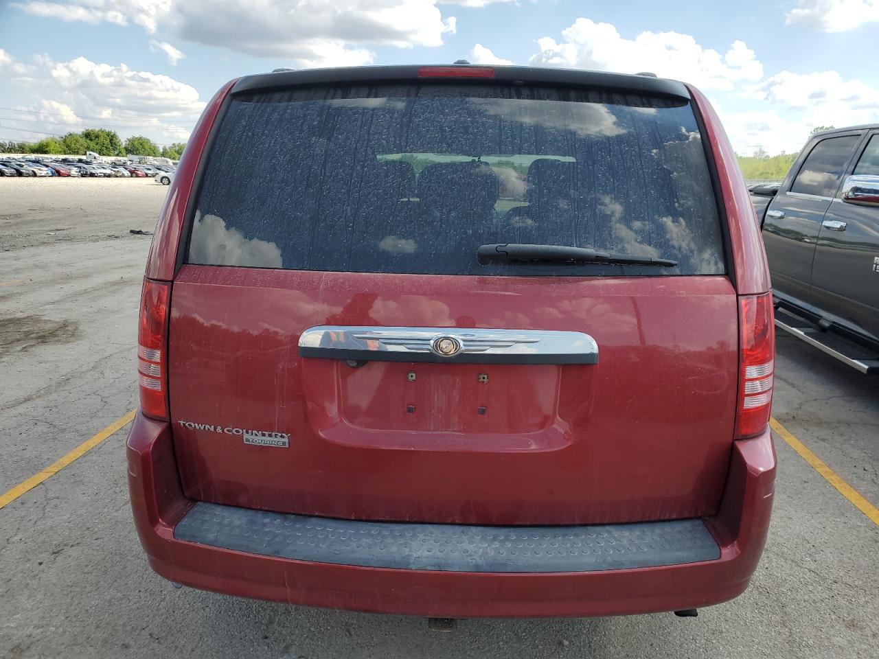 2008 Chrysler Town & Country Touring VIN: 2A8HR54PX8R828127 Lot: 57056505
