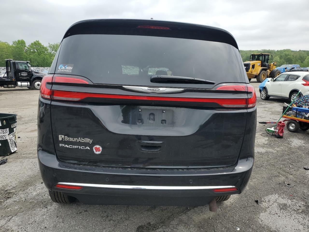 2024 Chrysler Pacifica Touring VIN: 2C4RC1FG8RR144018 Lot: 56880945