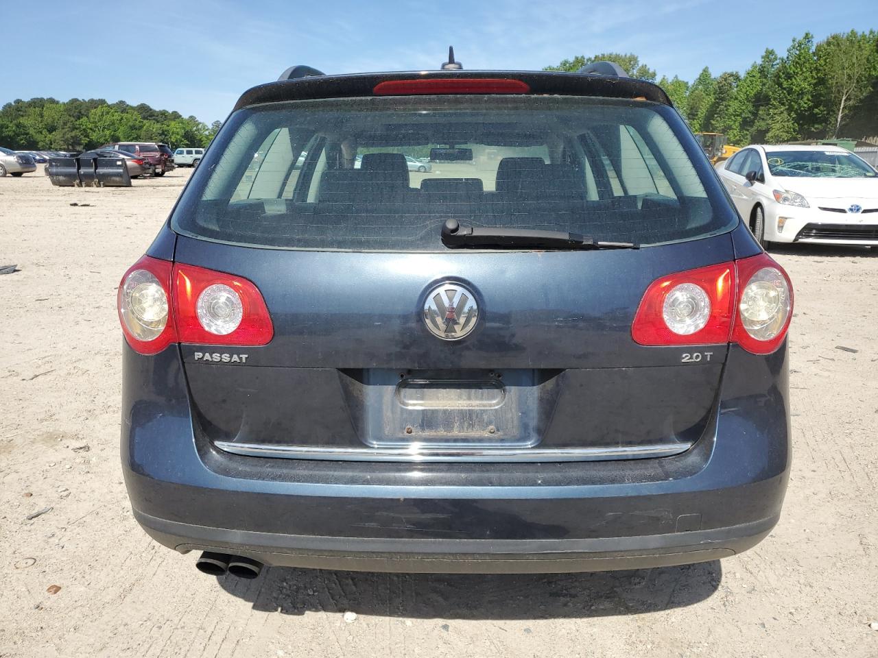 2007 Volkswagen Passat 2.0T Wagon Value VIN: WVWLK73C17E002195 Lot: 56026445