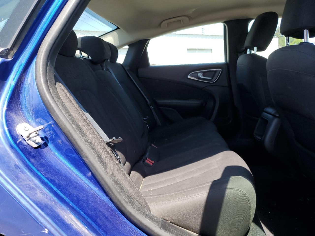 2015 Chrysler 200 Limited VIN: 1C3CCCAB6FN698524 Lot: 55353685