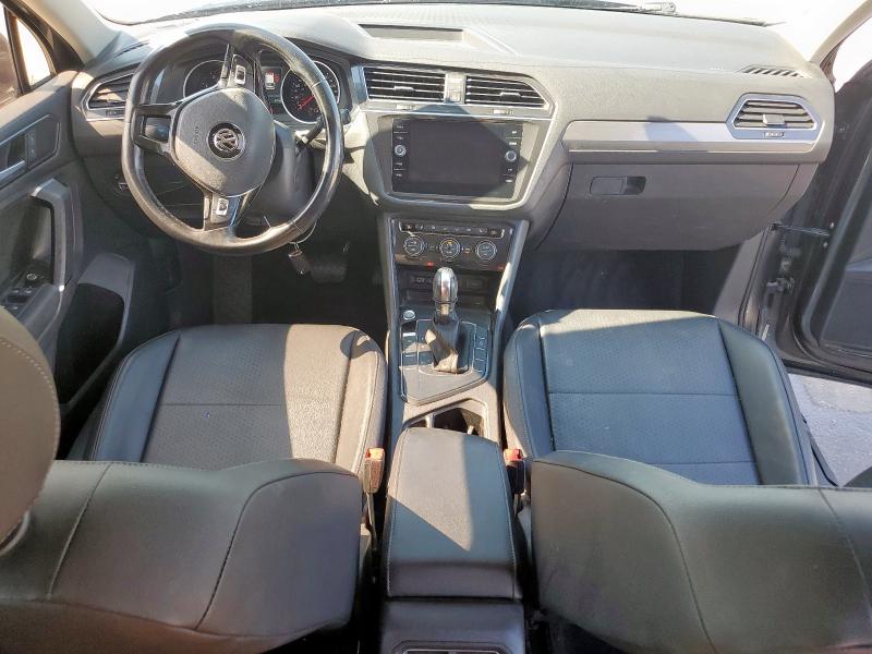  VOLKSWAGEN TIGUAN 2018 Серый