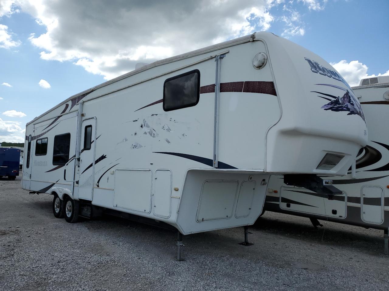 2008 Montana 5Th Wheel for Sale in Tulsa, OK - Side