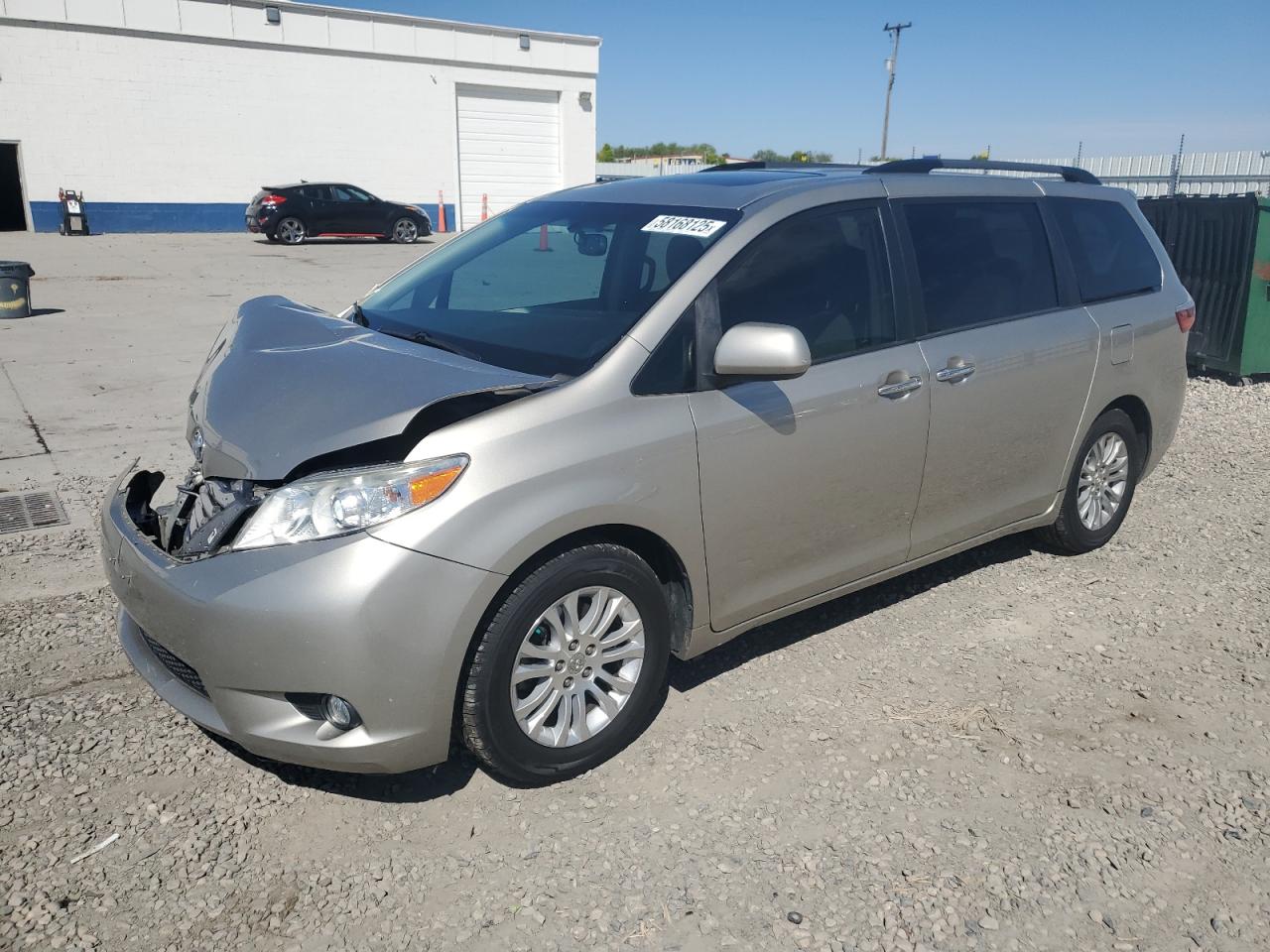 2016 Toyota Sienna Xle на продаже в Farr West, UT - Front End