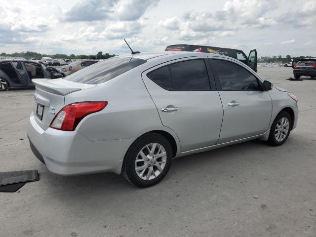  NISSAN VERSA 2017 Srebrny