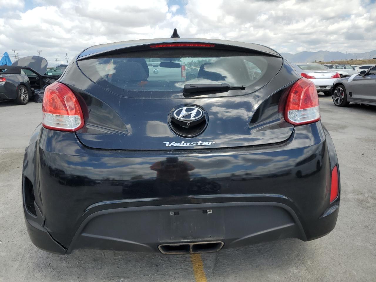2017 Hyundai Veloster VIN: KMHTC6ADXHU323755 Lot: 54226175
