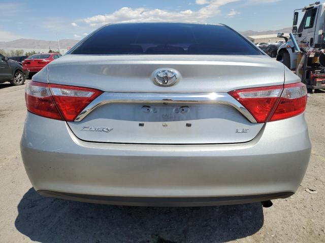 Седани TOYOTA CAMRY 2016 Сріблястий
