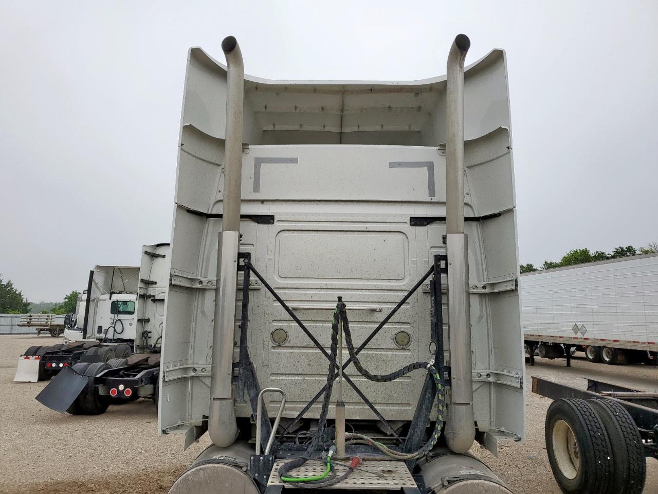 2011 Volvo Vnl Semi Truck VIN: 4V4NC9EJ2BN533268 Lot: 57522055