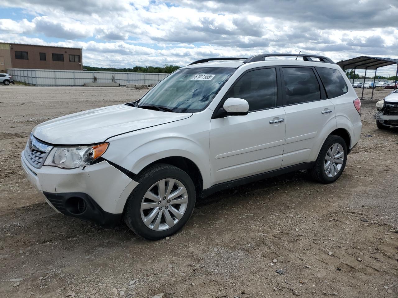 2011 Subaru Forester 2.5X Premium for Sale in Kansas City, KS - Rear End