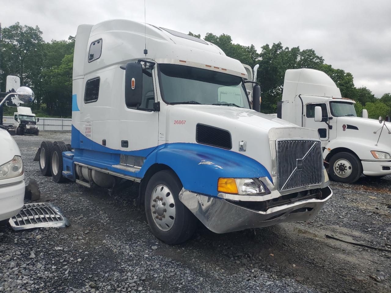 1999 Volvo Vn Semi Truck for Sale in Grantville, PA - Front End