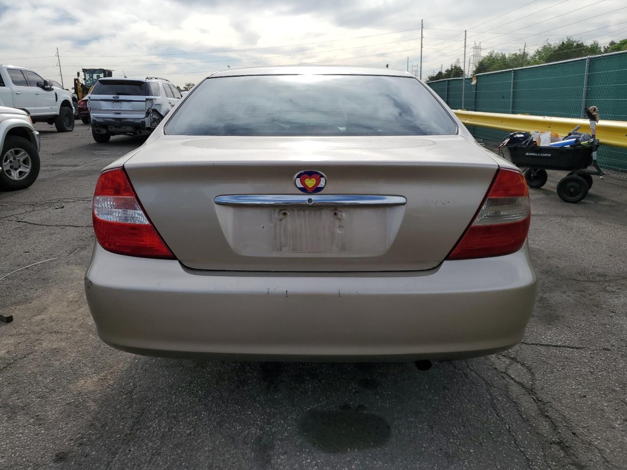 2002 Toyota Camry Le VIN: 4T1BE32K92U524457 Lot: 56864365