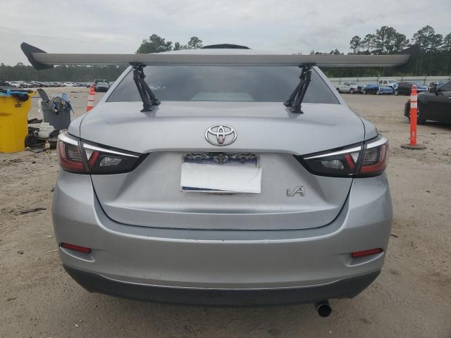  TOYOTA YARIS 2018 Серебристый