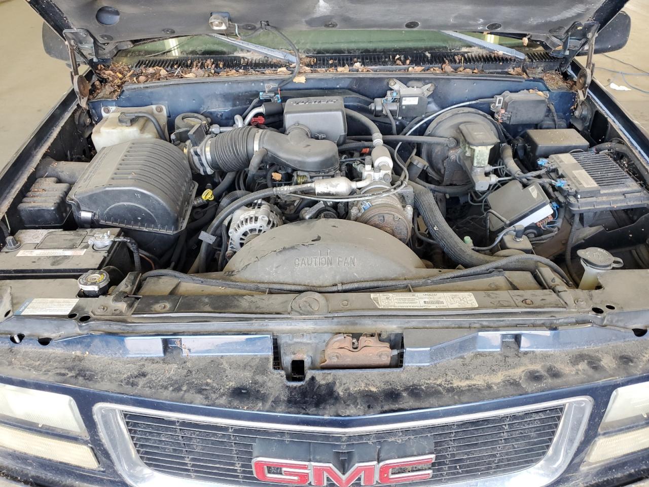 1999 GMC Suburban K1500 VIN: 3GKFK16R5XG525338 Lot: 58920565